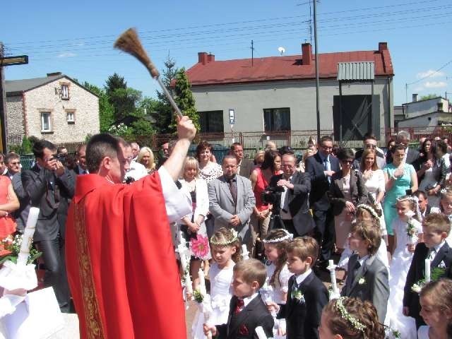 Pierwsza komunia na Dąbiu w Częstochowie. 19 maja 2013 r.