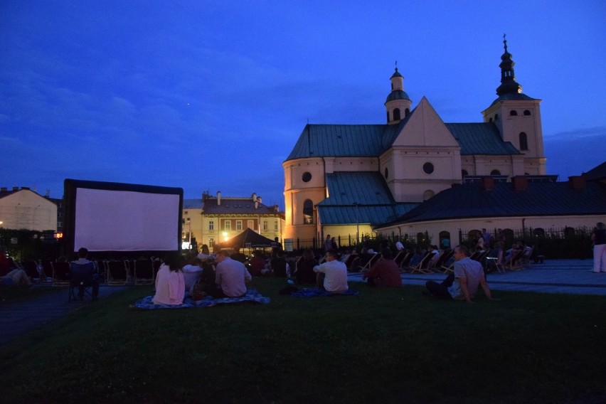 "Trzy kolory. Biały" Kino Plenerowe w Rzeszowie z małą wpadką [ZDJĘCIA]