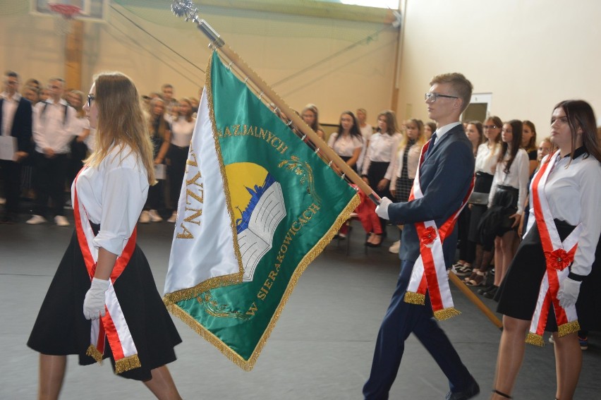Rok szkolny 2019/20 rozpoczęty - w I LO w Kartuzach nastąpiła powiatowa inauguracja [ZDJĘCIA, WIDEO]