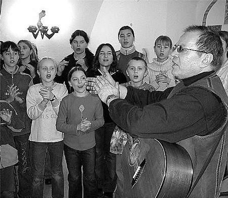 Pod okiem fachowców młodzież doskonaliła swoje umiejętności wokalne.
Zdjęcia: Aleksander Winter
