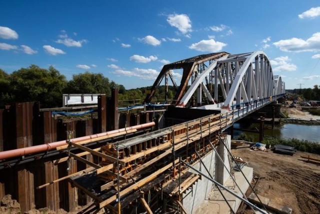W ubiegłym roku ruszyła budowa mostu kolejowego nad Pilicą. To jeden z nowych obiektów prowadzonych w ramach inwestycji na „ósemce”.