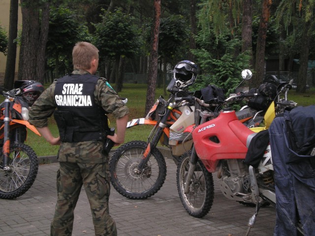 Straż Graniczna zatrzymała motocyklistów.