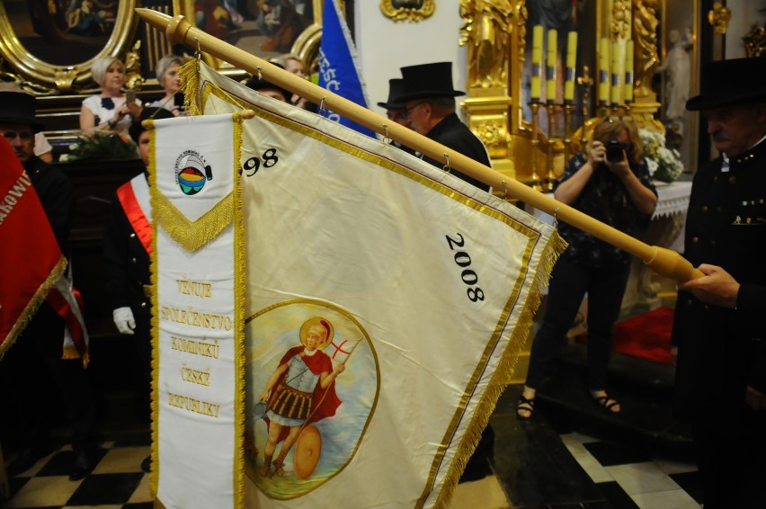 Kraków. Kominiarze w korowodzie pomaszerowali na Wawel