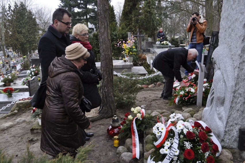 Puławy: Samorządowcy uczcili pamięć ofiar katastrofy...