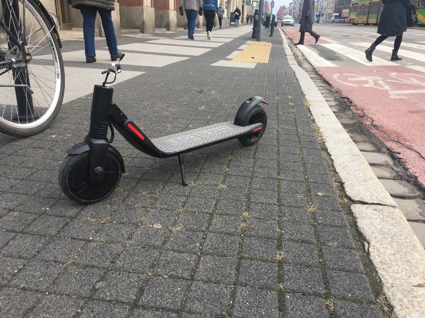 Hulajnogi stały się obiektem ataków wandali.