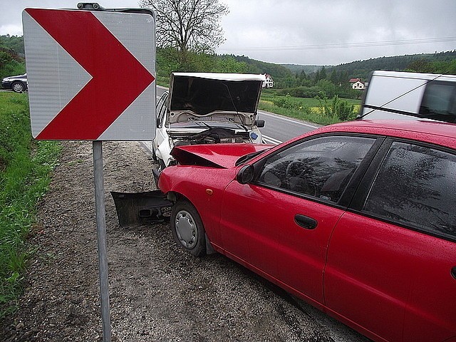 Wypadek w Korytnikach. Dwie osoby trafiły do szpitala [zdjęcia]