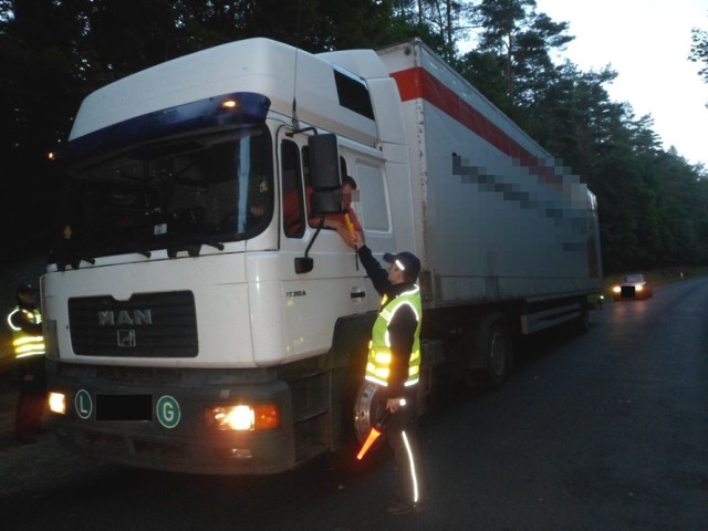 Policjanci z Mroczy skontrolowali trzeźwość ponad 600 kierowców [ZDJĘCIA]