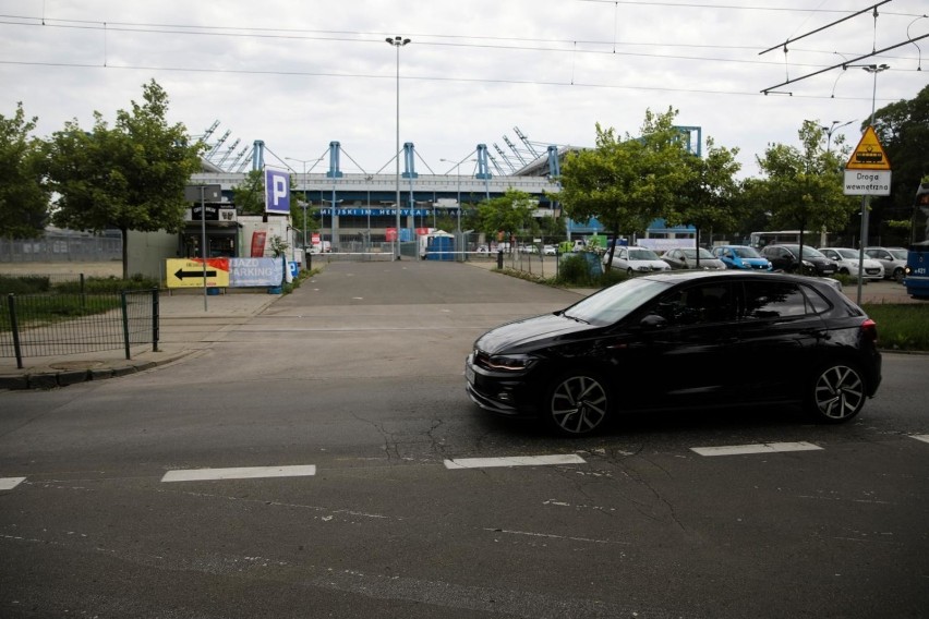 Kraków. Kontrowersyjny parking na 500 aut przy stadionie Wisły. Ekolodzy protestują i proponują połączenie parku Jordana z Błoniami