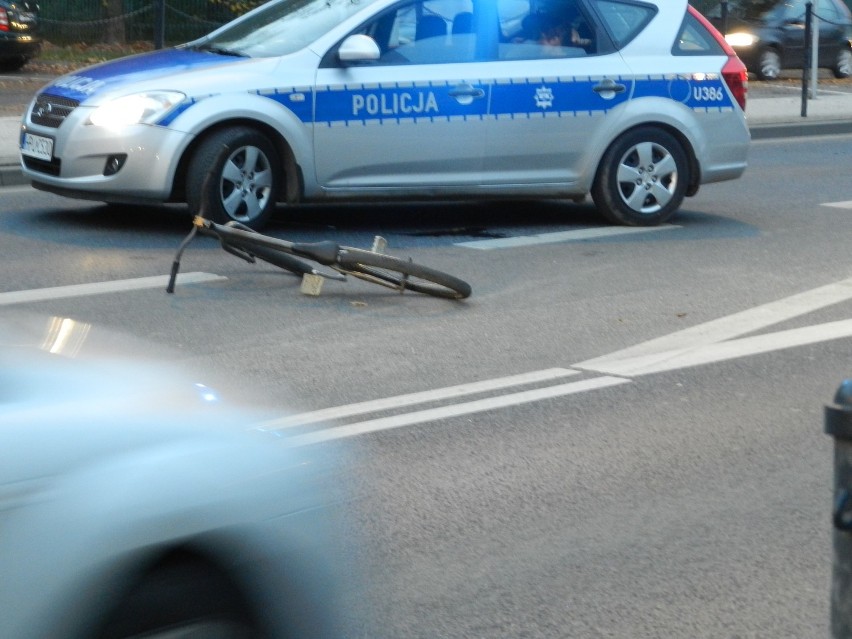 Potrącenie rowerzysty na ul. Kostrzewskiego w Gnieźnie.