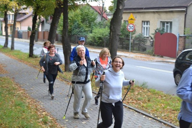 Mieszkańcy Jaworzna z chęcią biorą udział w wydarzeniach sportowych, w tym rajdach nordic walking
