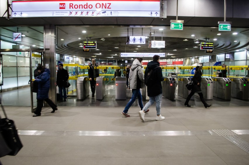 Czarny Protest pobił rekord na II linii metra. Wczoraj nitką...