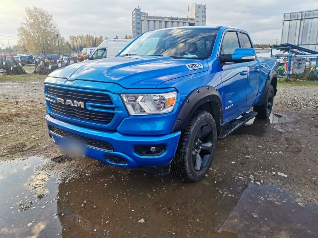 Dodge RAM z 2021roku. Silnik 5,7 benzyna o mocy 400 KM. Stan licznika: 14 tys. km. Cena: Do uzgodnienia.