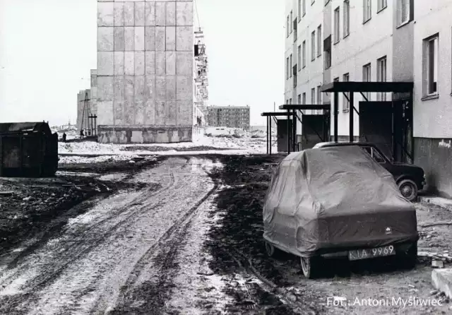 Tak wyglądało osiedle Świętokrzyskie w Kielcach ponad 40 lat temu. Zobacz jak powstawało i zmieniło się na przestrzeni dekad.

Na zdjęciu: Osiedle Świętokrzyskie lata 1980-1985.


>>>ZOBACZ WIĘCEJ NA KOLEJNYCH SLAJDACH