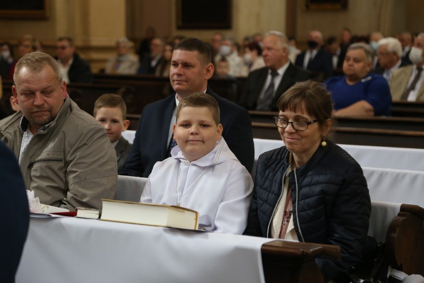 Kolejna grupa dzieci z parafii Św. Jana Chrzciciela w Przemęcie przystąpiły dziś do I Komunii Świętej