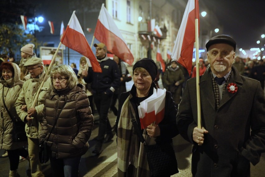 Marsz Niepodległości przeszedł przez centrum Piotrkowa do...