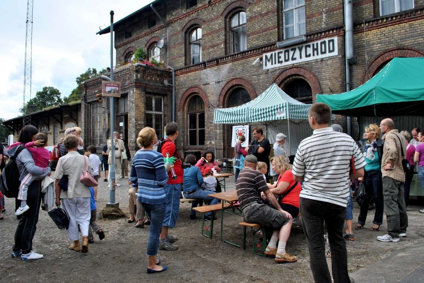 Pociągi &quot;Pojezierze&quot; i &quot;Morena&quot; przyciągnęły tłumy mieszkańców i turystów