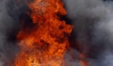 Pożar w Gdańsku 25.06.2020. W nocy płonął pustostan w gdańskim Wrzeszczu. Gasiło go 9 zastępów straży pożarnej