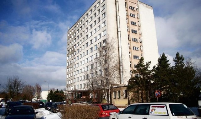 Wczesnym popołudniem pożar wybuchł na ostatnim piętrze &#8222;Medyka&#8221; przy ul. Motylewskiej
