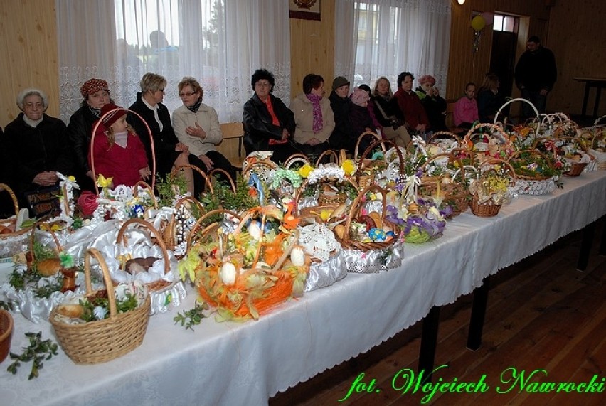 Wielka Sobota - święcenie pokarmów w Gołaszewie [zdjęcia]