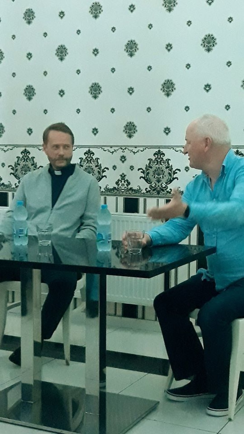 Seniorzy z Wrocławia zagrali w serialu "Ojciec Mateusz" z Arturem Żmijewskim (ZDJĘCIA Z PLANU)
