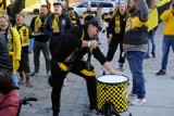 Poranny protest kibiców PSŻ Poznań w centrum miasta. Przeszli pod Urząd Miasta Poznania wyrazić swoje niezadowolenie