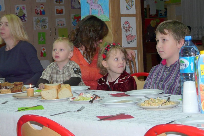 Wigilia w Fundacji "Dziecięcy Uśmiech" w Skierniewicach