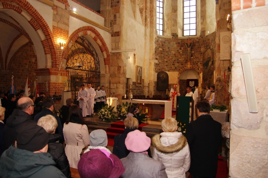 Relikwie świętych w kolegiacie w Tumie