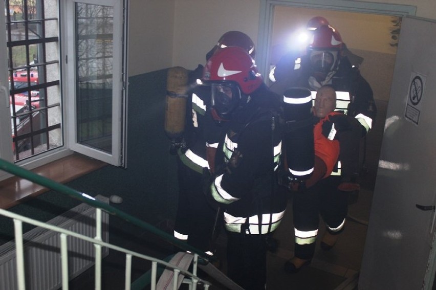 Ćwiczenia strażaków w zakładzie karnym w Braniewie [zdjęcia]