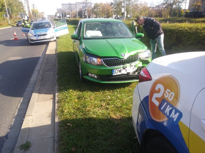 Groźnie wyglądający wypadek na ul. Legnickiej we Wrocławiu. Uwaga na utrudnienia