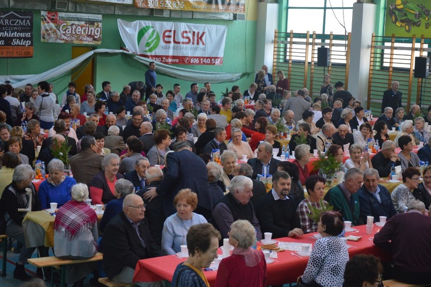 Doroczna Biesiada Seniorów w Przodkowie - odznaki, róże i zabawa przy muzyce - ZDJĘCIA, WIDEO