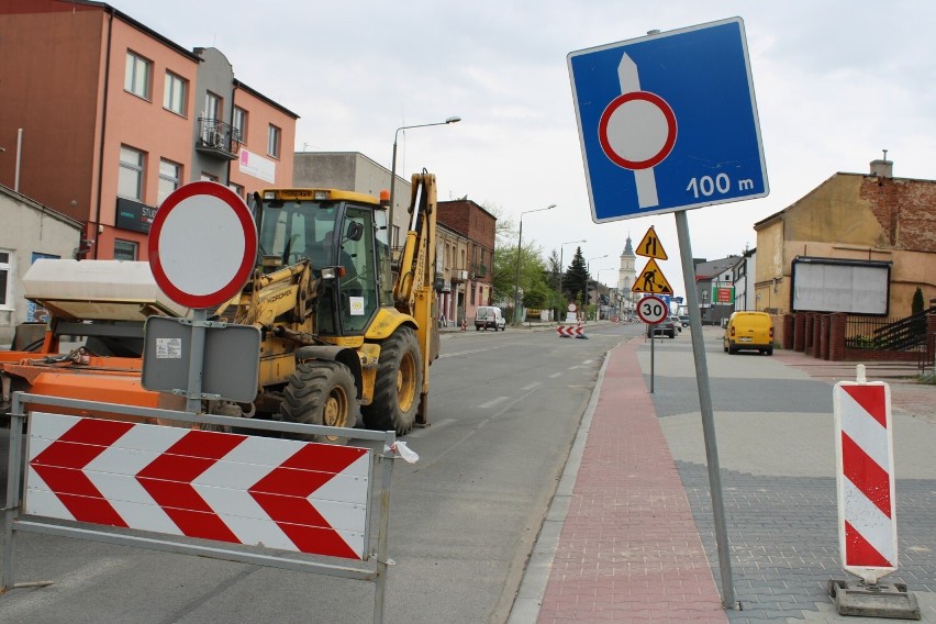 Trwa remont ulicy Słowackiego w Radomiu. Objazdy i problemy z komunikacją jeszcze potrwają. Zobacz zdjęcia