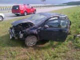 Wypadek na A1. Samochód wypadł z drogi. 1 osoba poszkodowana [ZDJĘCIA]