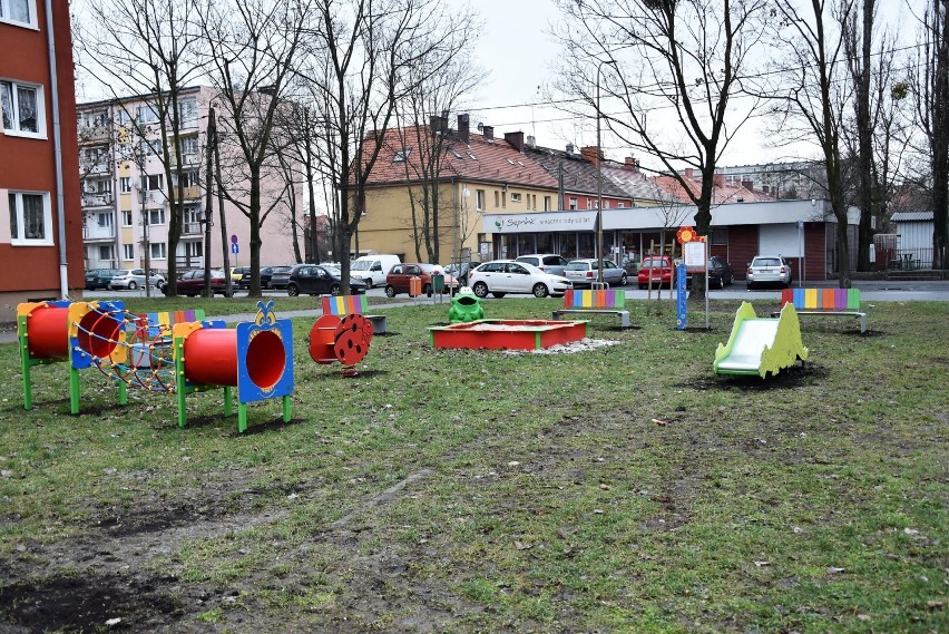 Nowy plac zabaw i teren rekreacyjny przy ul. 1 Maja w Opolu.