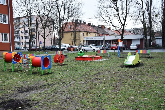 Nowy plac zabaw i teren rekreacyjny przy ul. 1 Maja w Opolu.