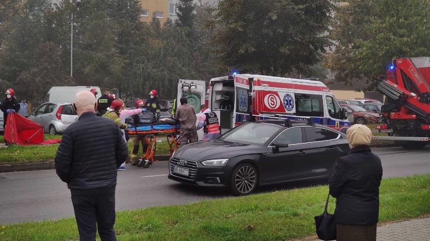 Wypadek na ul. Słowackiego w Piotrkowie. Seat uderzył w...