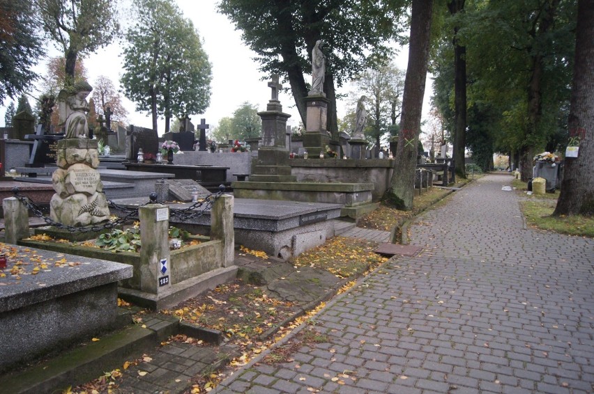 Wszystkich Świętych Radomsko 2020: Pójdziemy na cmentarze?...