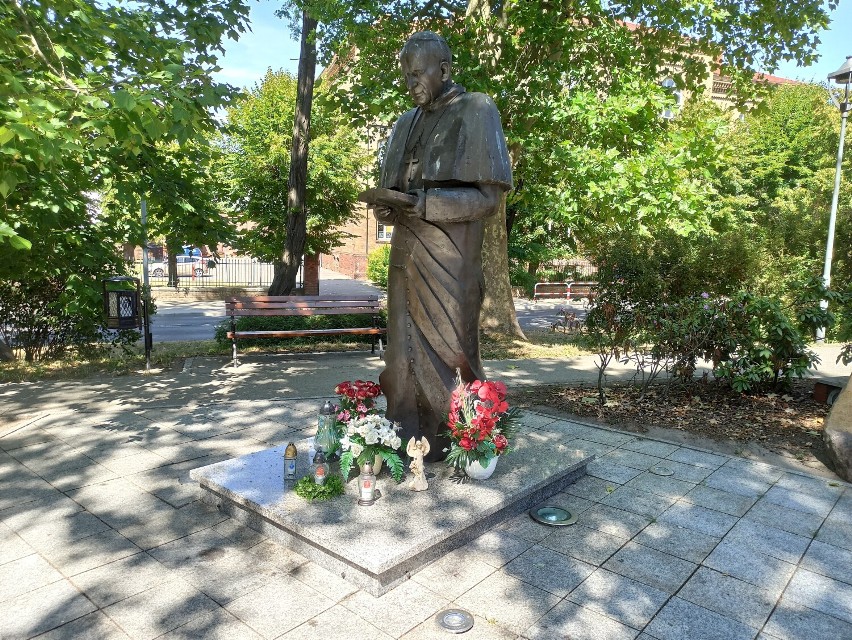 Pomnik Jana Pawła II w Rawiczu