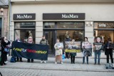 Modowy gigant pod ostrzałem ekologów. Protest pod krakowskim butikiem MaxMara