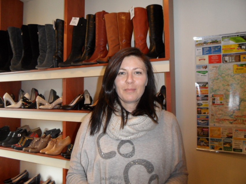 Justyna Kozłowska-Bereza prowadzi sklep obuwniczy.
