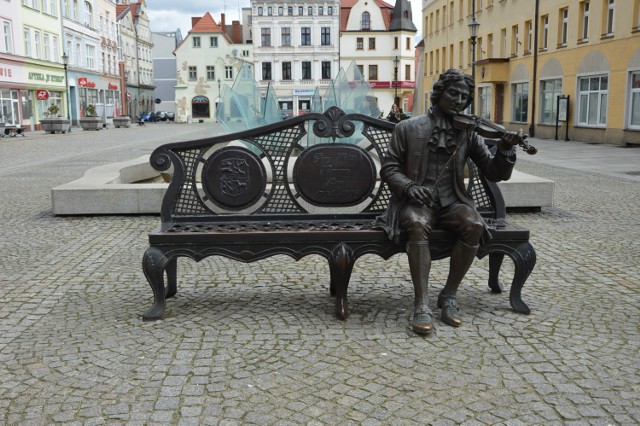 Sprawdź, czy rozpoznasz się na zdjęcia panoramicznych Google Street View. Przejdź do galerii zdjęć.