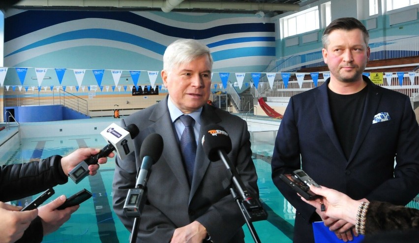 O ponownym otwarciu basenu prezydent Krosna Piotr Przytocki...