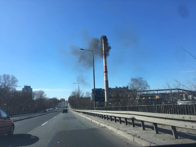 Tak w niedzielę 13 marca wyglądała praca EC Będzin. Czarny dym wydobywał się przez dłuższy czas z komina