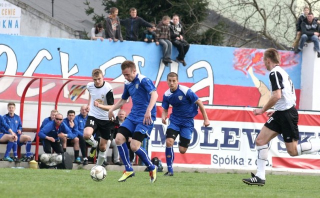 Michał Skonieczny (na niebiesko) strzelił 50 gola Włocłavii w tym sezonie