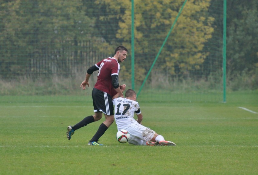 17.10.2015, Kraków: Marek Masiuda (z lewej) w meczu...