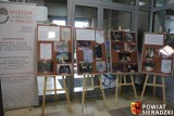 Wystawa pamięci Ofiar Zbrodni Katyńskiej w Starostwie Powiatowym w Sieradzu (zdjęcia)