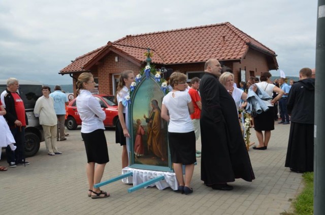 Pielgrzymka łodziowa z Nadola przez Jezioro Żarnowieckie 2016