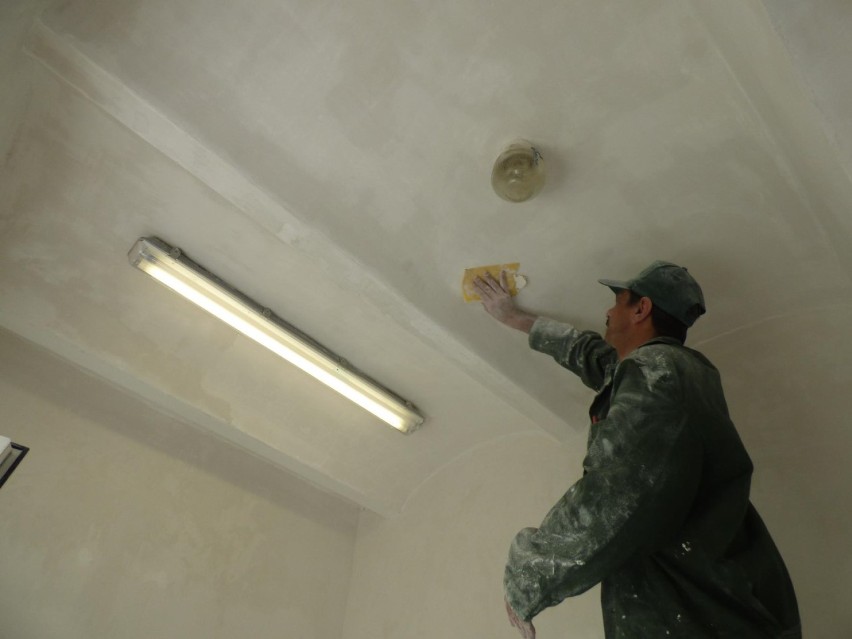 Osadzeni w Areszcie Śledczym w Suwałkach w ramach szkoleń remontują swoje cele [Zdjęcia]