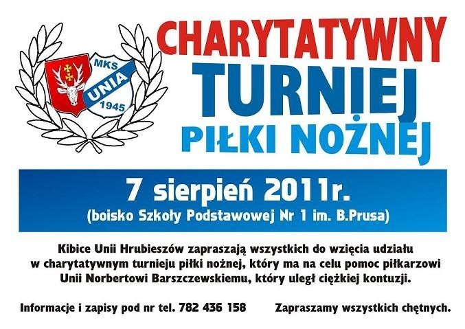 Kibice Unii Hrubieszów pomagają kontuzjowanemu piłkarzowi