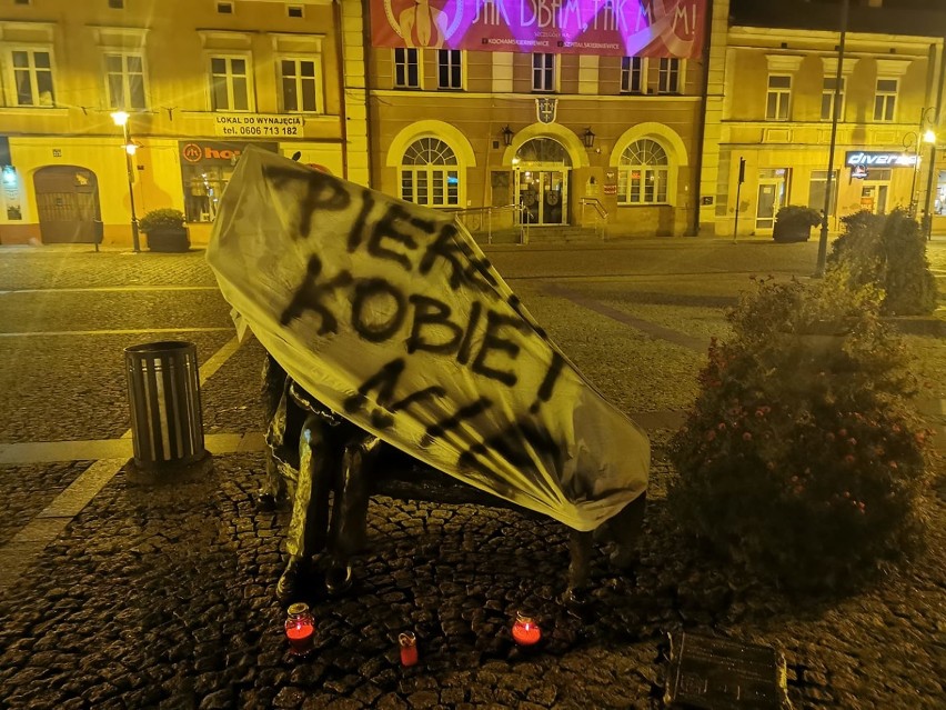 Nowa forma protestu w Skierniewicach. Blokada zdalna, bo "Zdalnie jesteśmy zdolne do wszystkiego" [ZDJĘCIA]