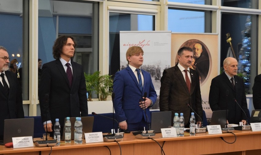 Trzecia sesja Rady Miasta Puławy. Uchwały przeciw narkomanii i wystąpienie prezesa Wisły (Zdjęcia)